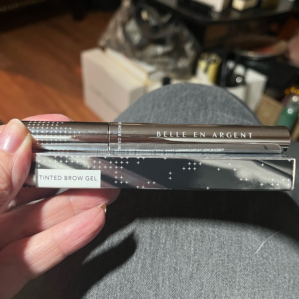 BELLE EN ARGENT CLEAR REFRAMING BROW GEL in Shade Dark Brown.  New In Box!